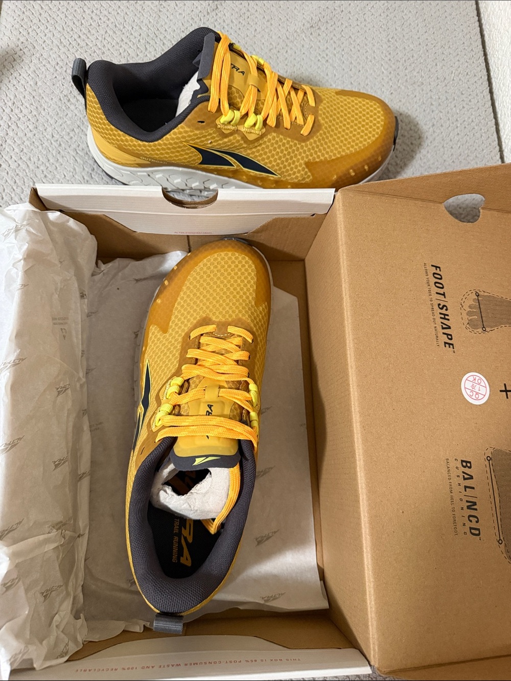Altra Yellow and Black Mens Running Sneakers